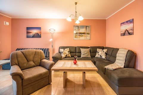 Spacious apartment with 3 bedrooms near the beach