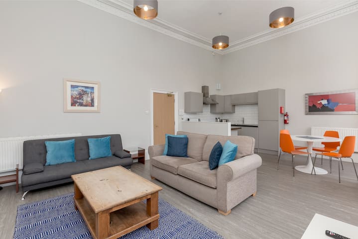 2 bed apartment ideal for Royal Mile & Old Town