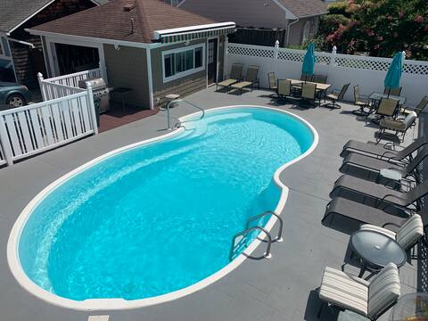 Charming home w/ in-ground pool 200 ft from beach!
