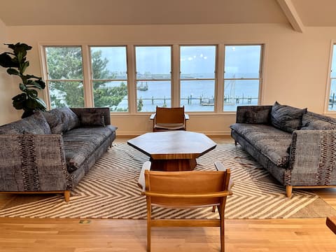 Newly renovated 5BR Bayfront on peninsula
