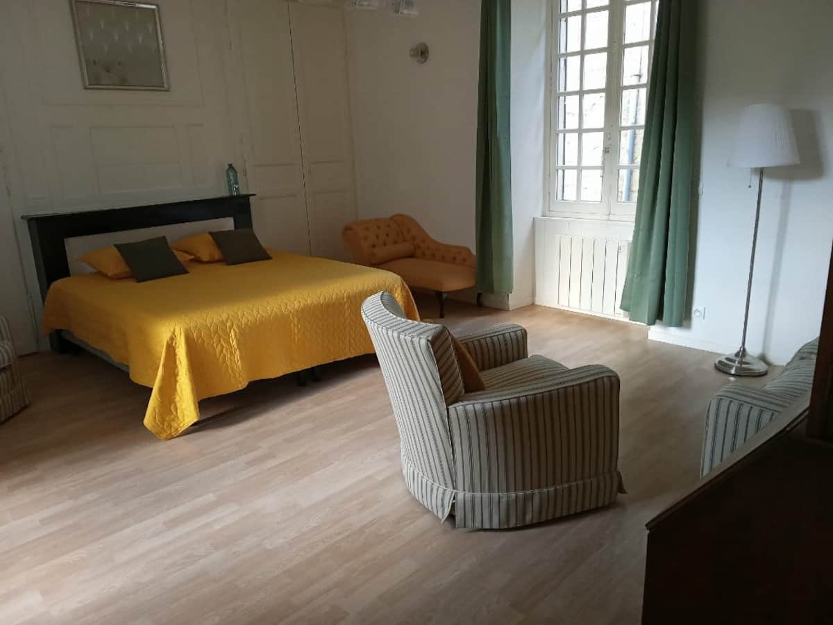 coin salon grande chambre charme gite creuse