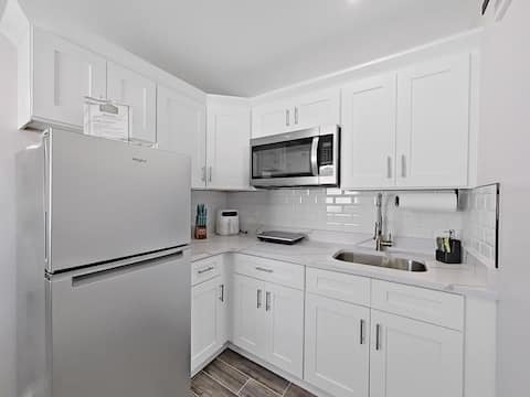 Successful Airbnb property: On the rocks in Egypt Lake Leto