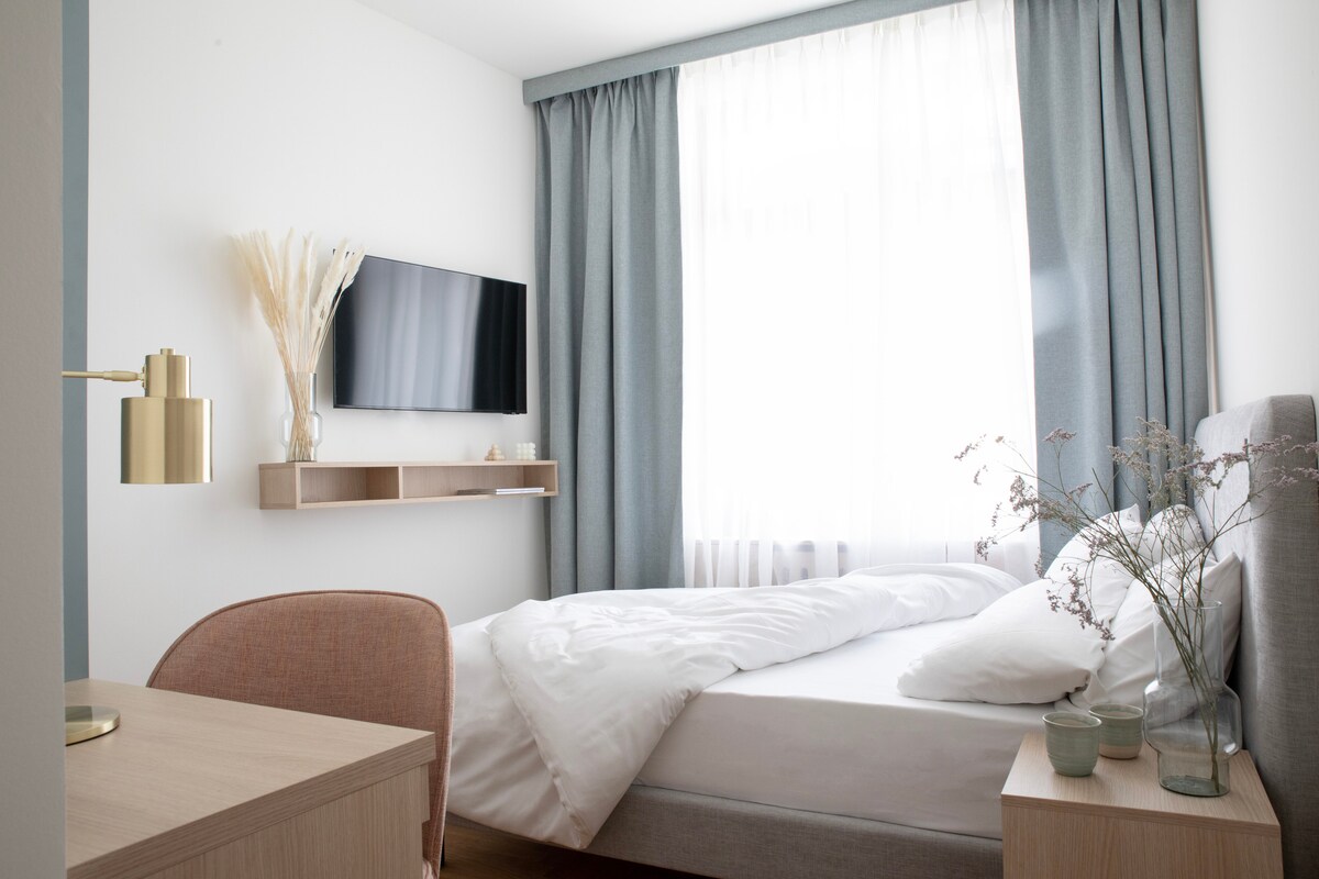 Popular Airbnb listing: Airy & light Double room, Central location in Bonn in Bonn Zentrum