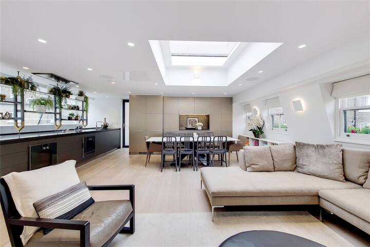 Luxury 5 bedroom Mews House in Marylebone