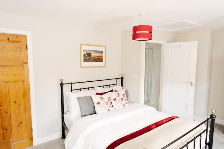 Спалня 1 фиксирана двойна стая със самостоятелен санитарен възел