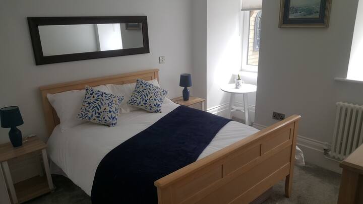 Спална соба со 3 двокреветни соби