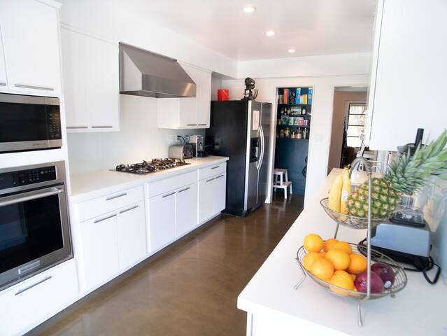 Hollywood Luxury at Outpost Estates Oasis w/Pool gallery image 4