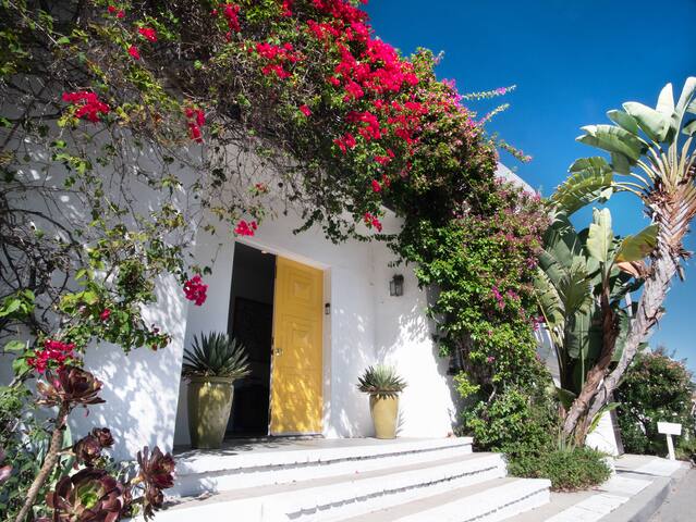 Hollywood Luxury at Outpost Estates Oasis w/Pool gallery image 2