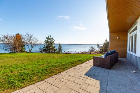Luxury Oceanfront Cottage-Rose Bay, Lunenburg-#1/2