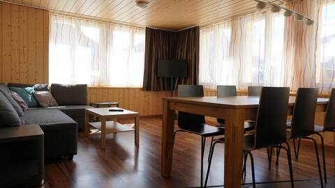 5 Bedrooms Apartment