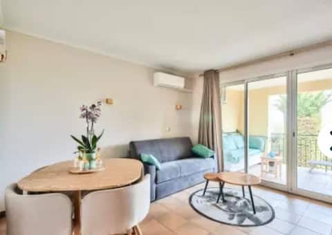 Propriété Airbnb réussie: Magnificent apartment golf domain of Pont Royal à Mallemort