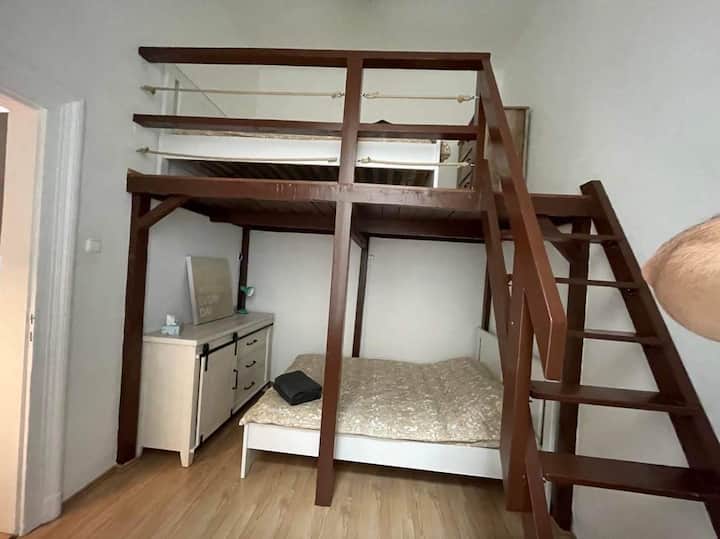 تحتوي غرفة النوم رقم2 على سريرين (140 سم × 200 سم لكل منهما)