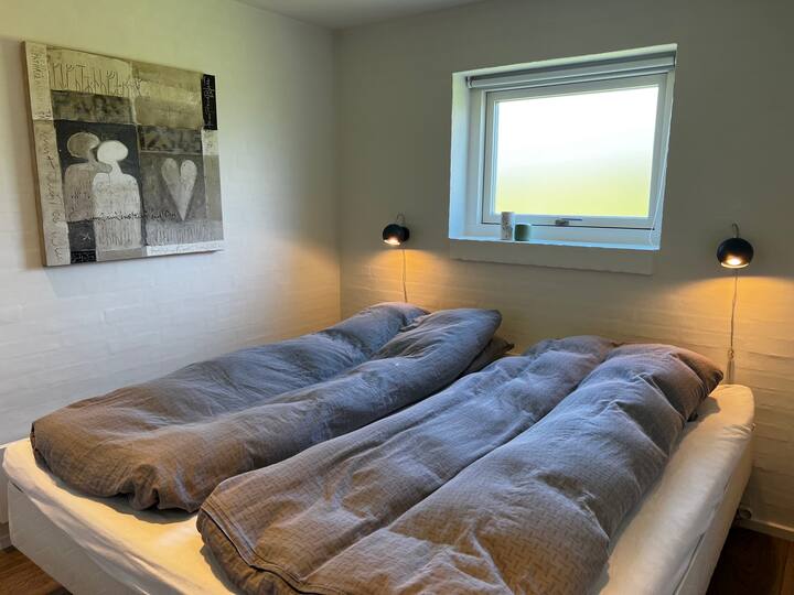 Dormitorio. Armario doble alto.