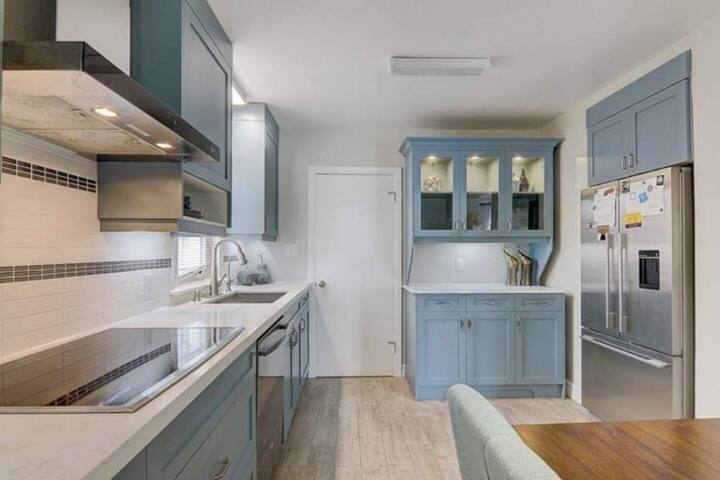 Central & Spacious Yonge/ Sheppard Home gallery image 2