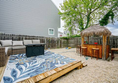 NJ Paradise Tiki Hut: 5 mins to the beach!