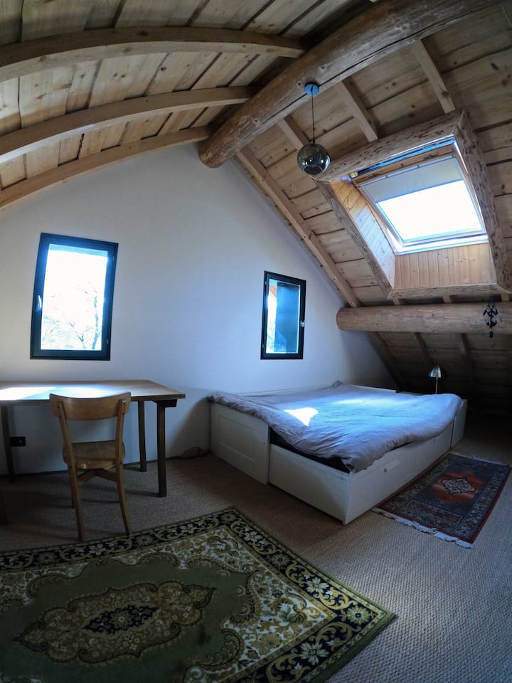 dhomë gjumi 2 krevate të vegjël