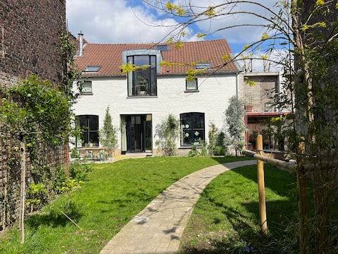 Beautiful family home in Molenbeek- 5 bedrooms