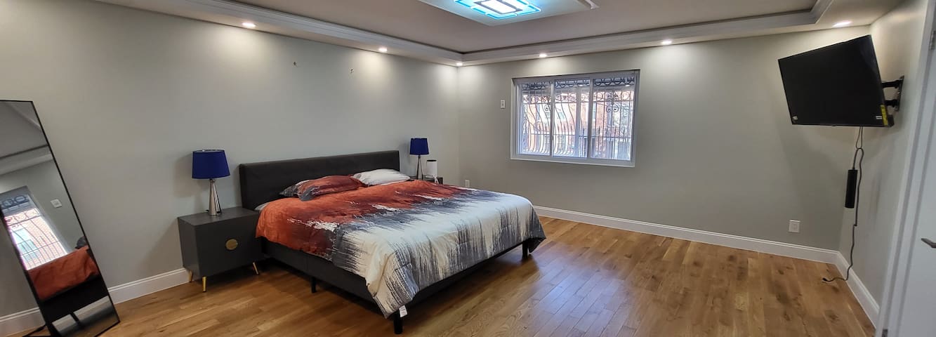 Trendy 5 bd House W/Parking Inquire 2 modify days