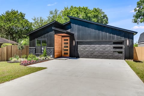 Modern•Game Room•King Bed•Sports Complex•Lux