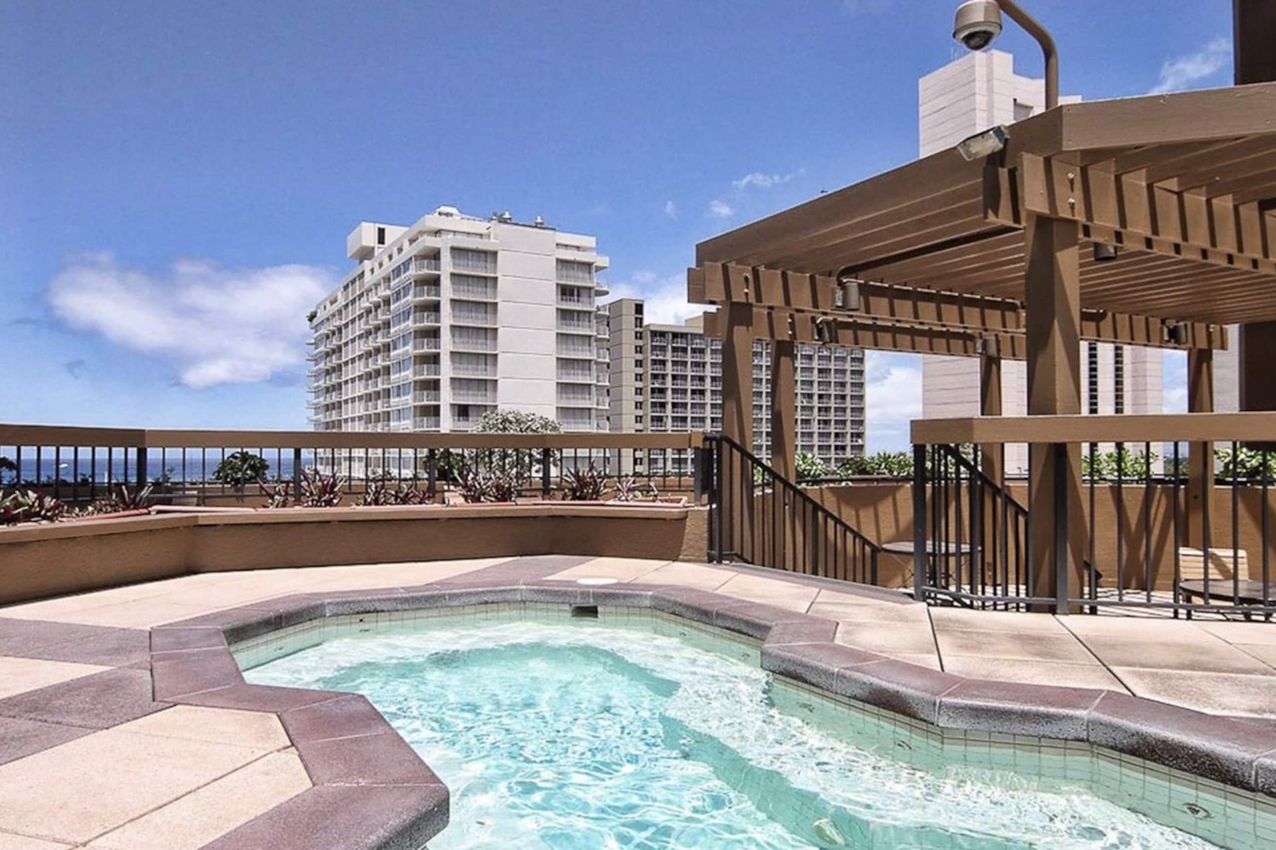Discover Paradise Waikiki~Free Designated Parking! - Image 36