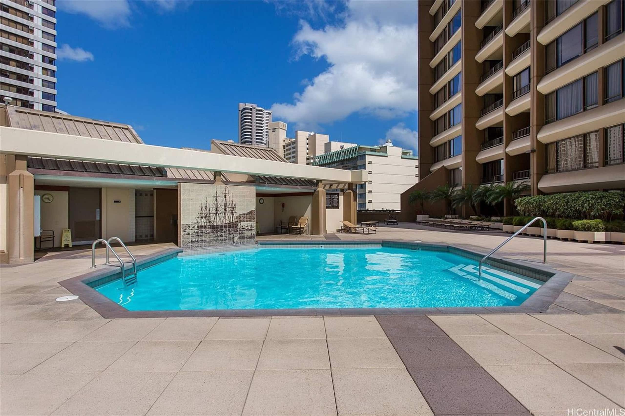 Discover Paradise Waikiki~Free Designated Parking! - Image 32
