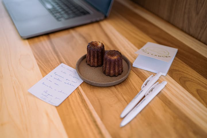 ترحيب شخصي ومع تدليل. 