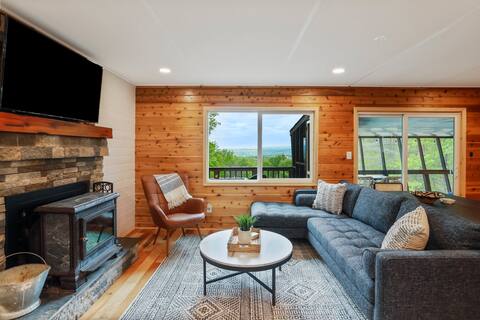 Views! Hot Tub! Fireplace! Tranquil Mount Escape