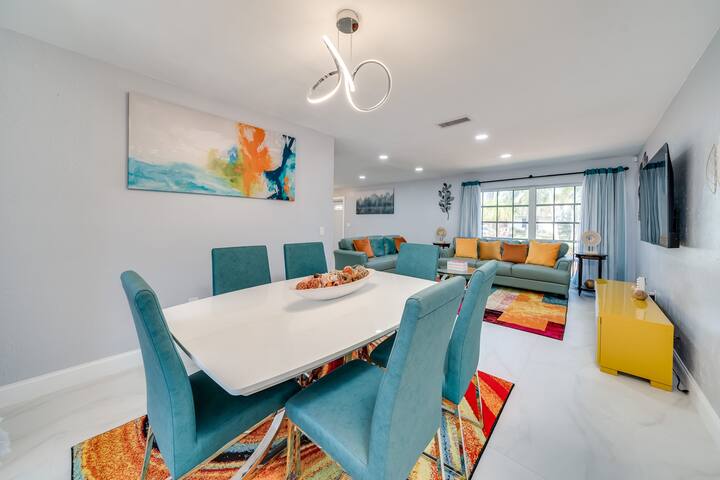 Modern Home with Heated Pool. Flexible Check In. gallery image 3