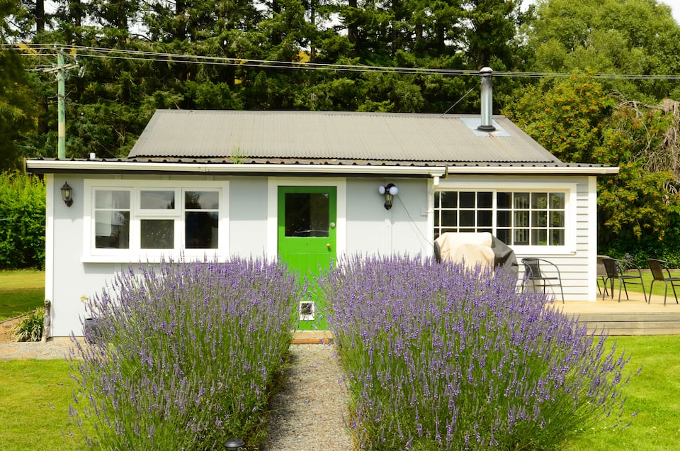 Greening Cottage under the Southern Alps, Springfield, Canterbury, New Zealand, photo 9 of 10