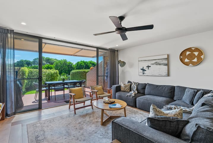 Surfside 6 at James Cook