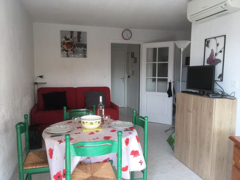 Popular Airbnb listing: Studio apartment in Fréjus