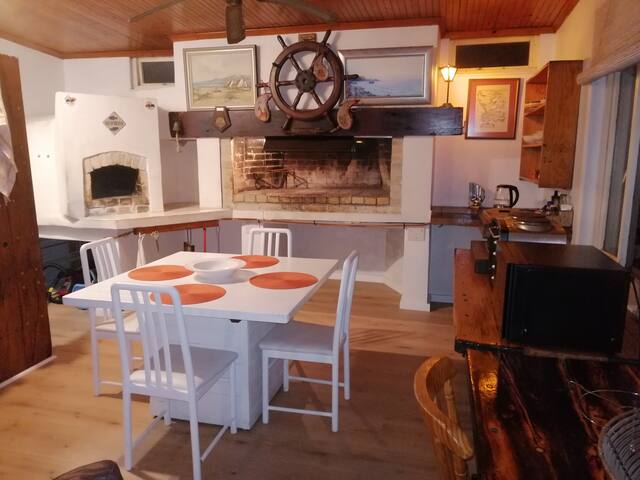 Spacious & Peaceful Seaside Self-catering Unit gallery image 2