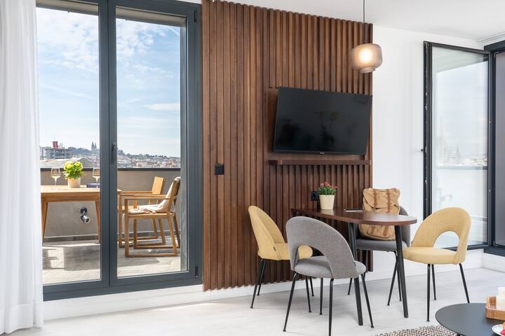 master La Rambla | 2 BR Apartment with Balcony gallery image 4