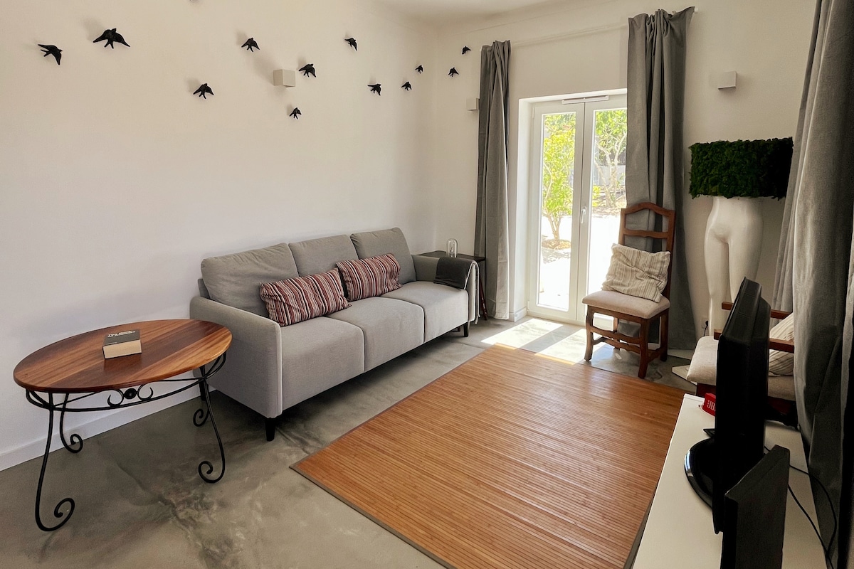 Anúncio popular: Praia Grande Home, 800m Beach, Pool, Work-Friendly em Colares