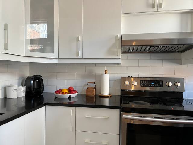 B&B MTL downtown Old port 4B2B 1Free parking EVSE gallery image 5