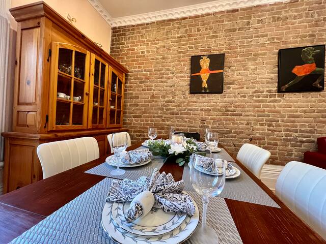 B&B MTL downtown Old port 4B2B 1Free parking EVSE gallery image 2