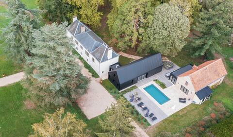 Exceptional design estate near Chambord Castle
