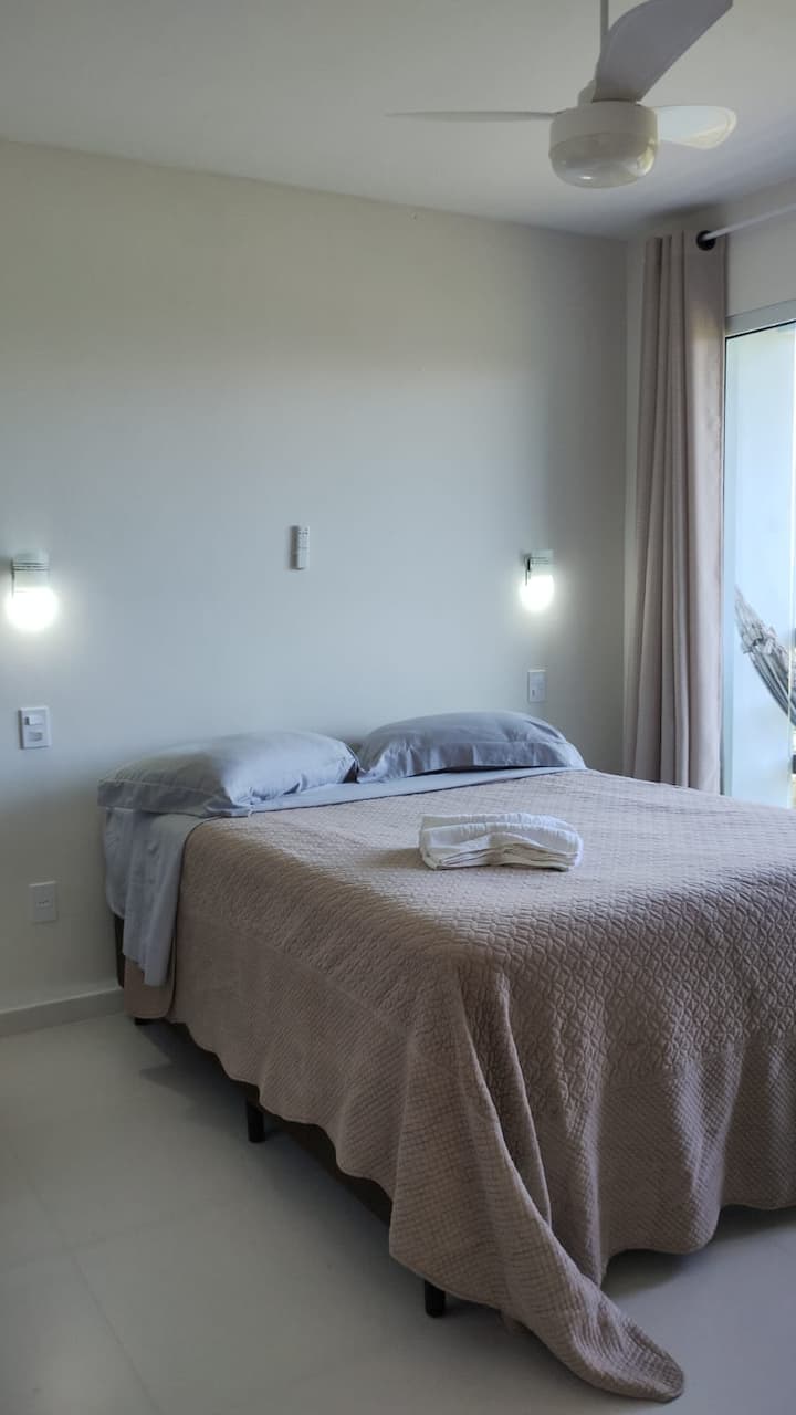 Suite 01 - pamoja na feni za dari
Roshani, kitanda 1 cha watu wawili
Matandiko, taulo ya kuogea na uso