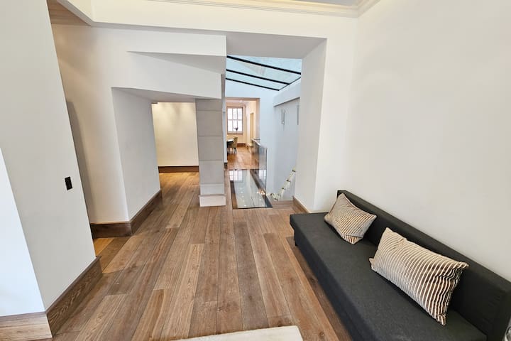 A 42 Green Street gallery image 3