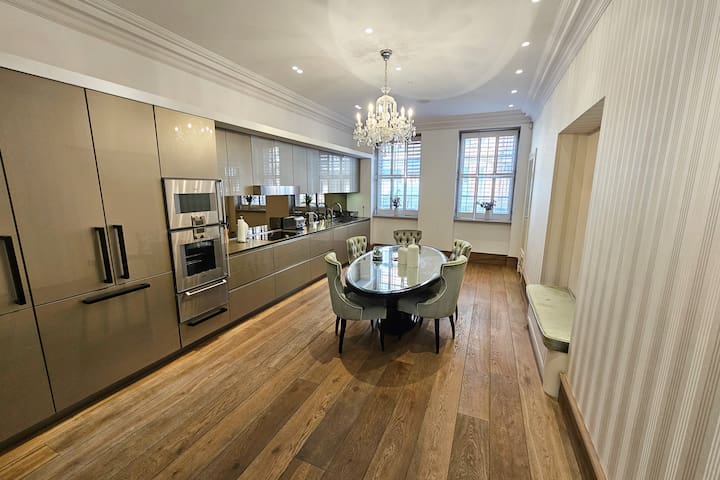 A 42 Green Street gallery image 5