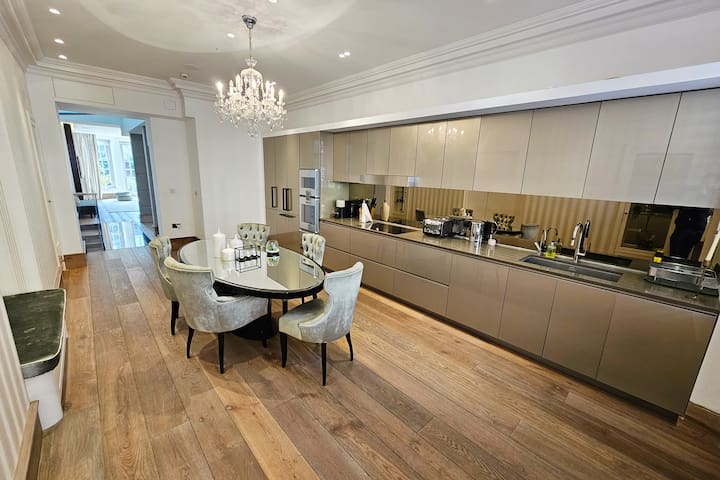 A 42 Green Street gallery image 4