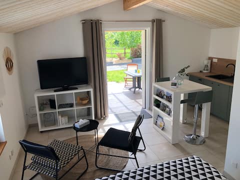 Top Airbnb: "O Quatr'A" Quiet studio in the countryside in Chanverrie