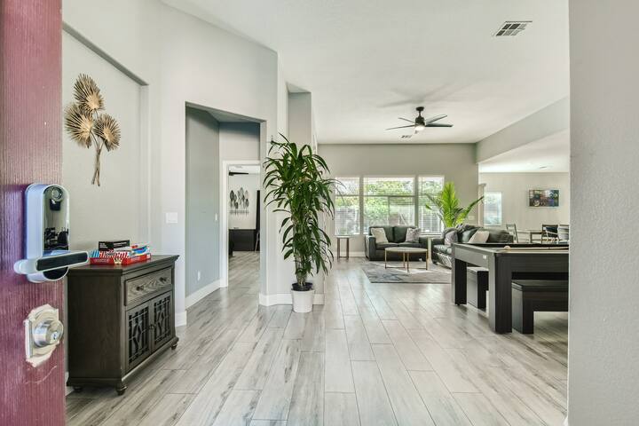 Unique Luxury House with Pool gallery image 2