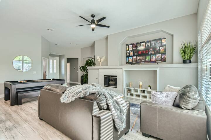 Unique Luxury House with Pool gallery image 4