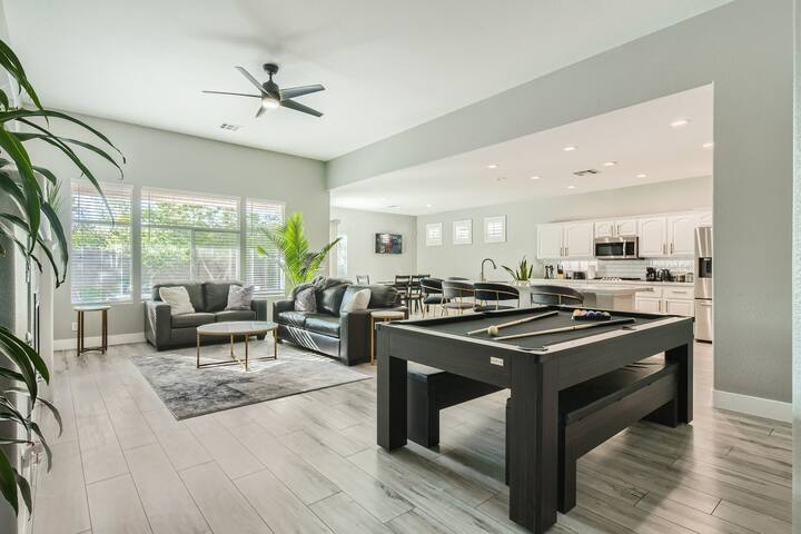 Unique Luxury House with Pool gallery image 3