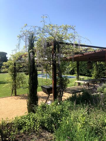 Casa de campo con jardín privado y piscina gallery image 4