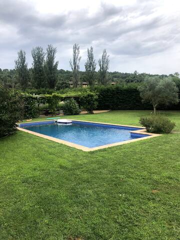 Casa de campo con jardín privado y piscina gallery image 3