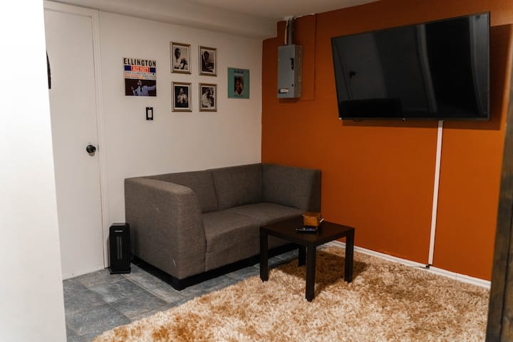 Ეკიპაჟის ოთახი - ლაუნჯი