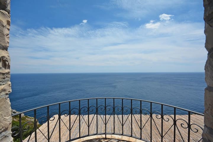 Villa with pool and panoramic sea views gallery image 5