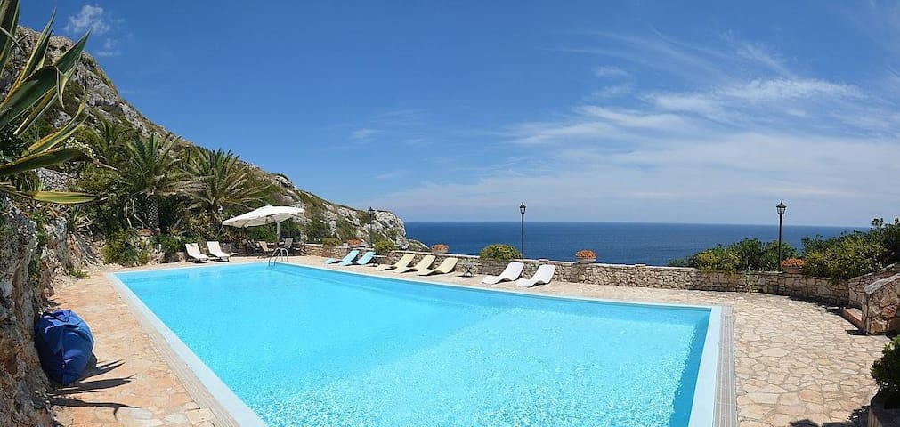 Villa with pool and panoramic sea views